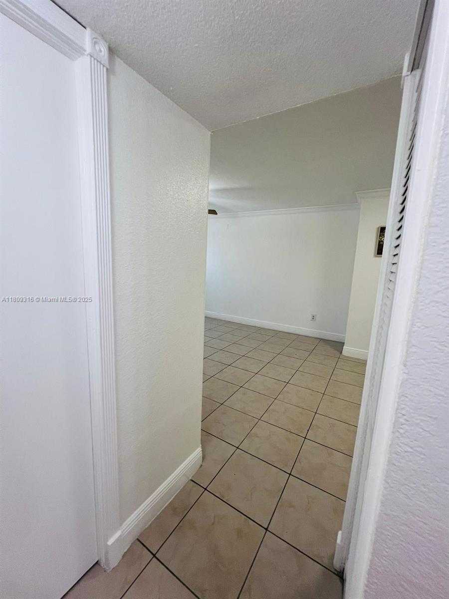 Small Image of 606 WEST 81ST ST #224, Hialeah Number 11
