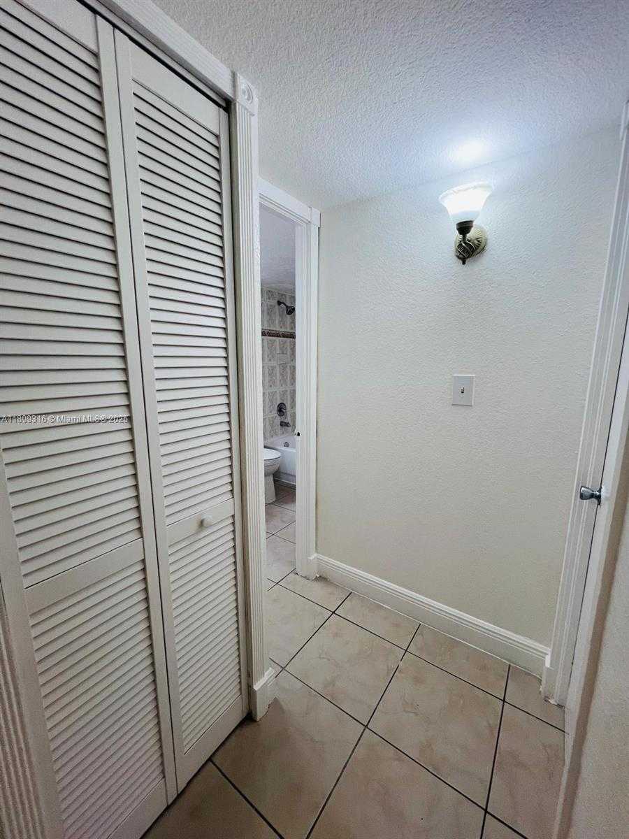 Small Image of 606 WEST 81ST ST #224, Hialeah Number 12