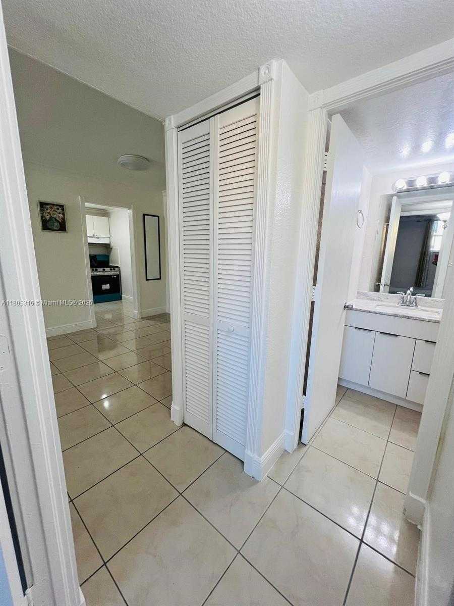 Small Image of 606 WEST 81ST ST #224, Hialeah Number 17