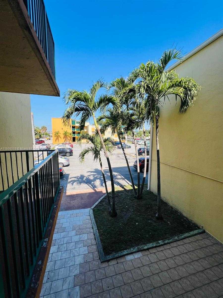 Small Image of 606 WEST 81ST ST #224, Hialeah Number 2