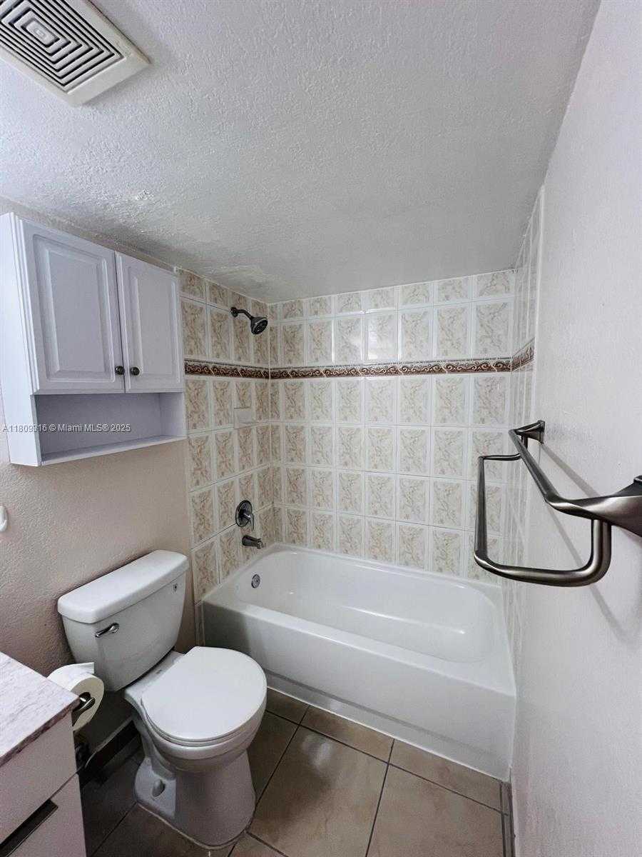 Small Image of 606 WEST 81ST ST #224, Hialeah Number 21