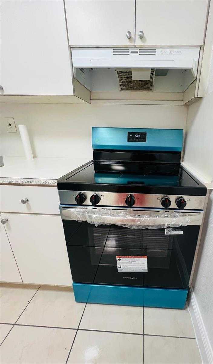 Small Image of 606 WEST 81ST ST #224, Hialeah Number 25