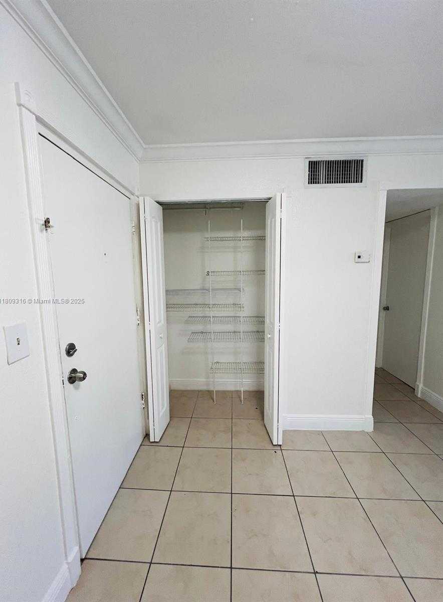 Small Image of 606 WEST 81ST ST #224, Hialeah Number 7