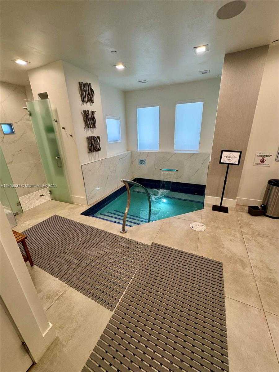 Small Image of 4779 COLLINS AVE #2106, Miami Beach Number 17