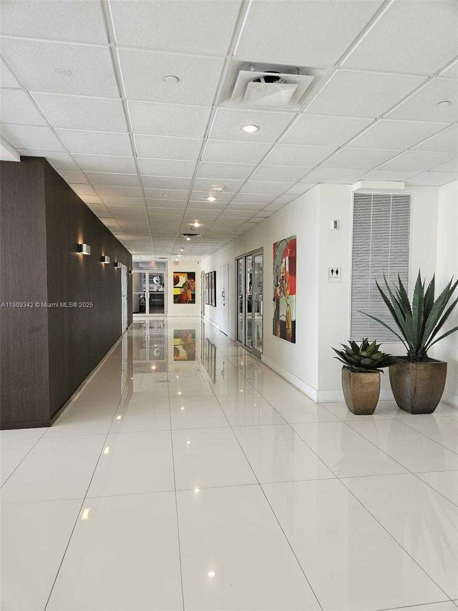 Small Image of 5701 EAST COLLINS AVE #PH10, Miami Beach Number 11