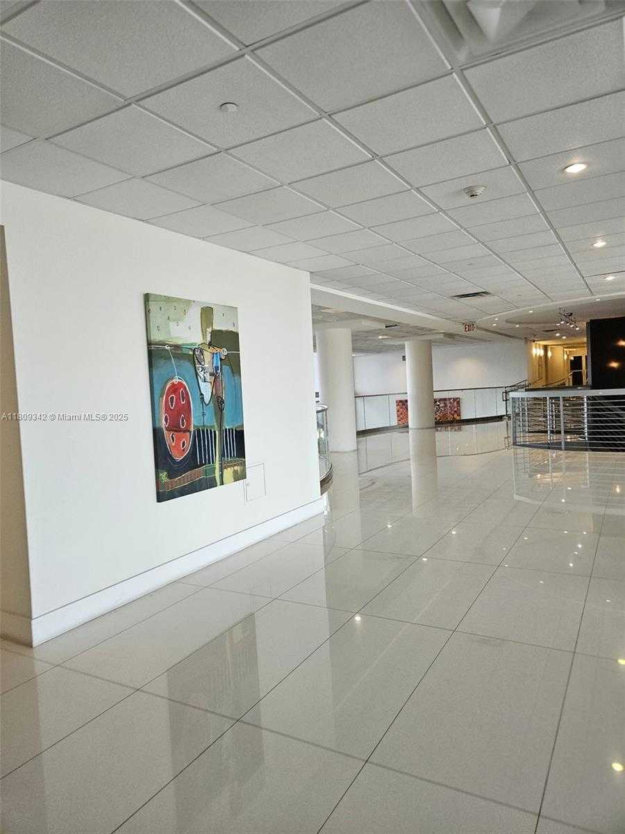 Small Image of 5701 EAST COLLINS AVE #PH10, Miami Beach Number 14