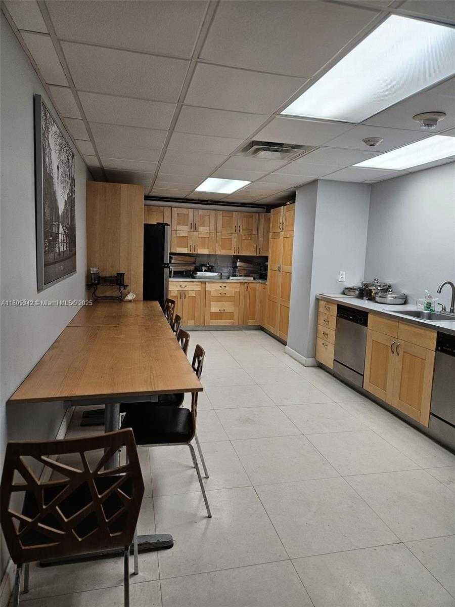 Small Image of 5701 EAST COLLINS AVE #PH10, Miami Beach Number 19