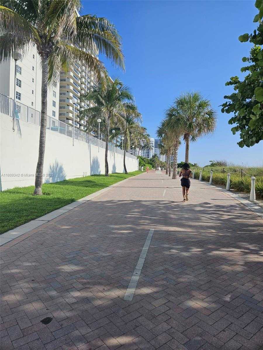Small Image of 5701 EAST COLLINS AVE #PH10, Miami Beach Number 2