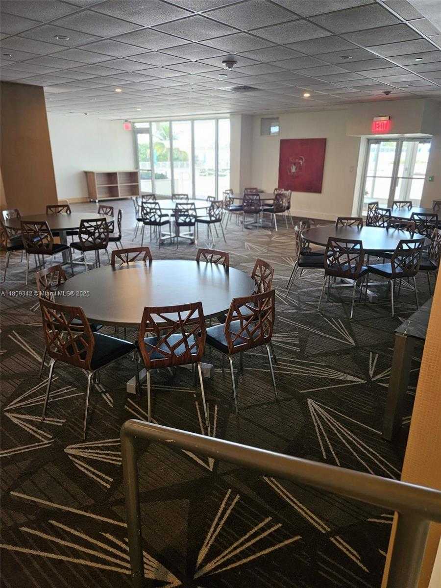 Small Image of 5701 EAST COLLINS AVE #PH10, Miami Beach Number 20