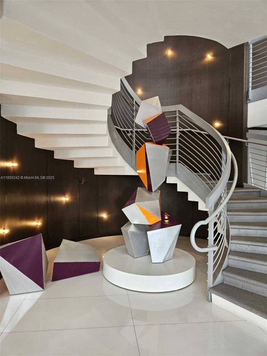 Small Image of 5701 EAST COLLINS AVE #PH10, Miami Beach Number 8