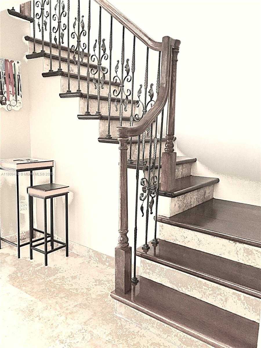 Small Image of 245 POINCIANA DR #505, Sunny Isles Beach Number 4