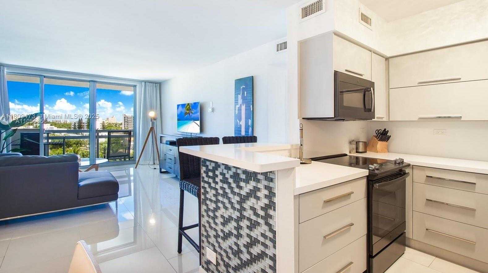 Small Image of 1500 #774S, Miami Beach Number 5