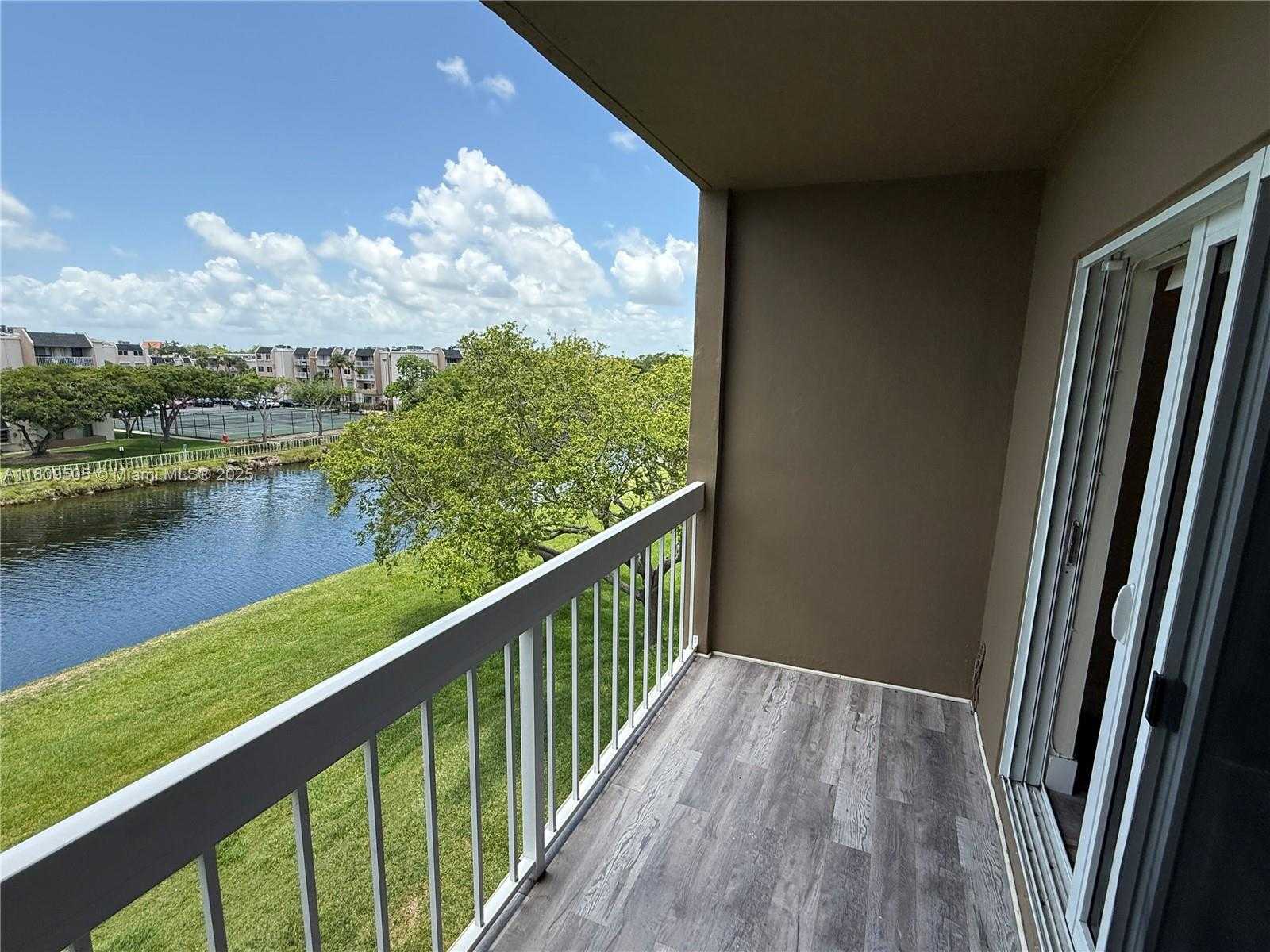 Small Image of 7800 CAMINO REAL #H-411, Miami Number 14