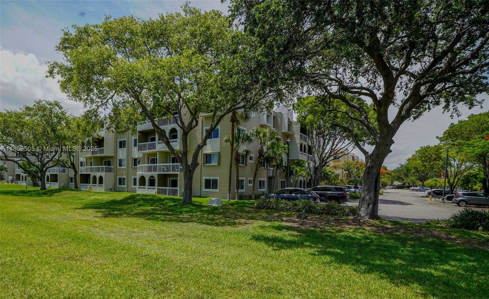 Small Image of 7800 CAMINO REAL #H-411, Miami Number 23
