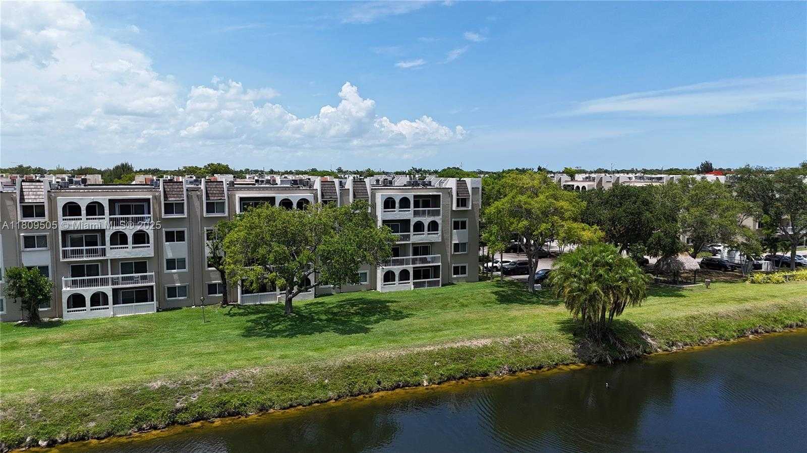 Small Image of 7800 CAMINO REAL #H-411, Miami Number 28