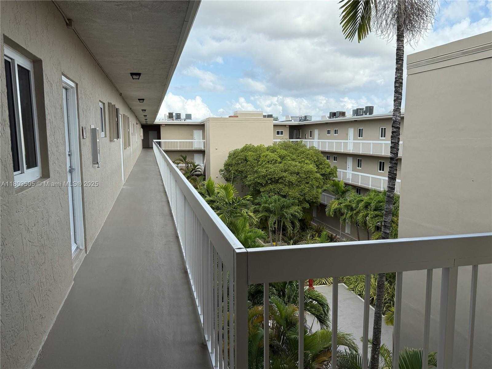 Small Image of 7800 CAMINO REAL #H-411, Miami Number 6