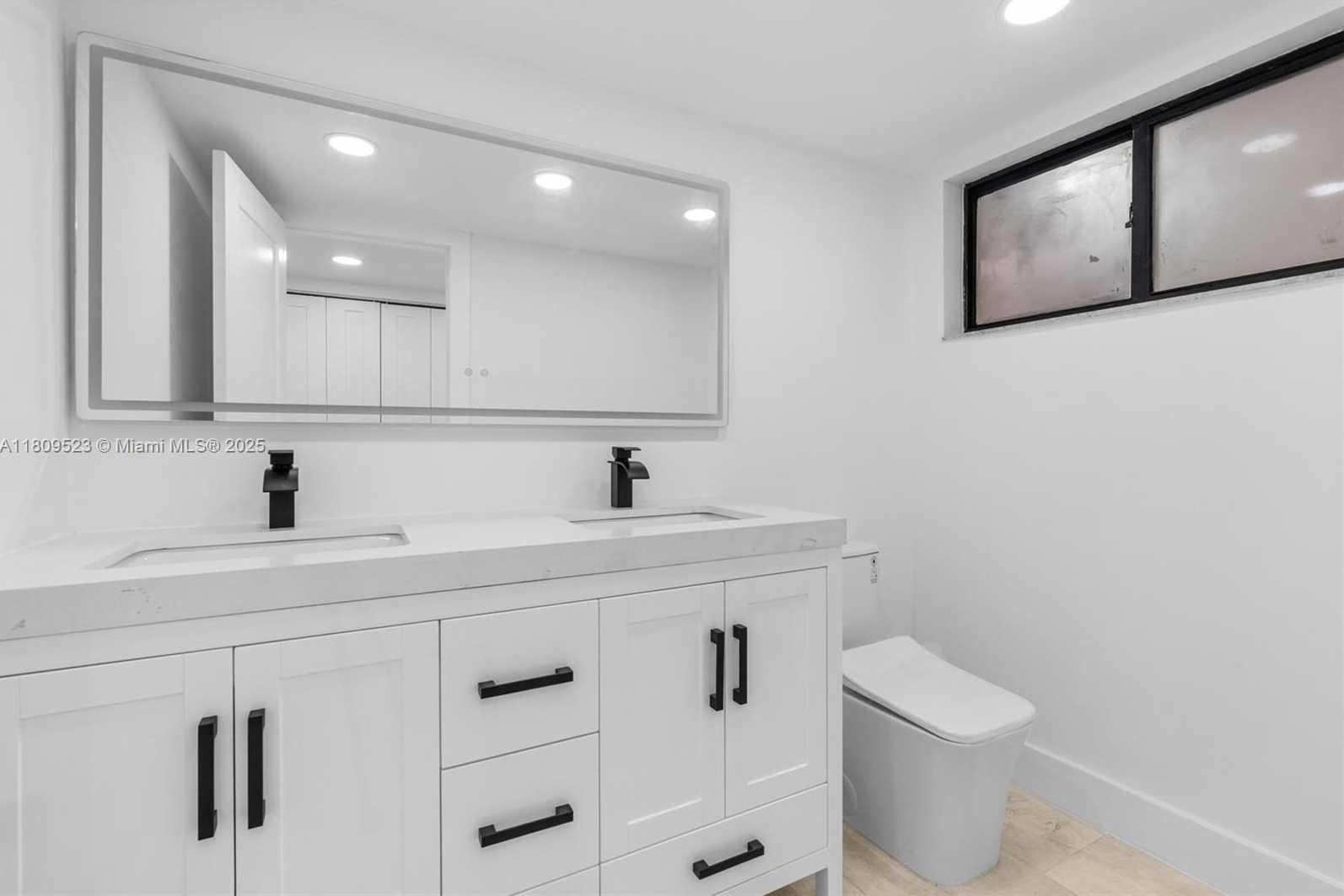 Small Image of 2300 DIANA DR #302, Hallandale Beach Number 10
