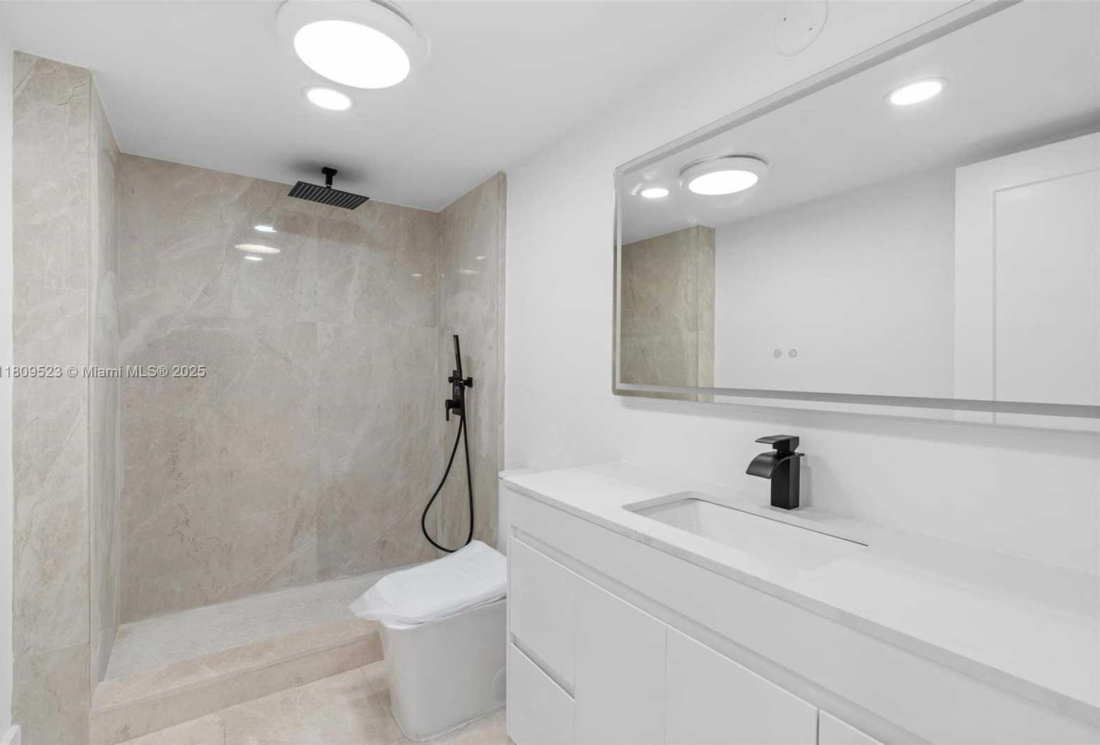 Small Image of 2300 DIANA DR #302, Hallandale Beach Number 16