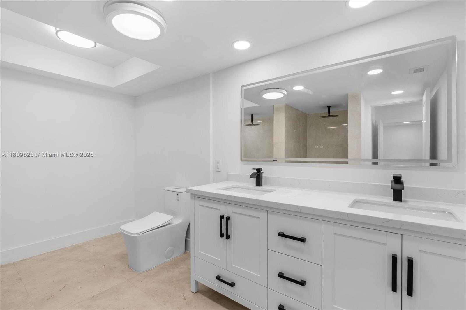 Small Image of 2300 DIANA DR #302, Hallandale Beach Number 20