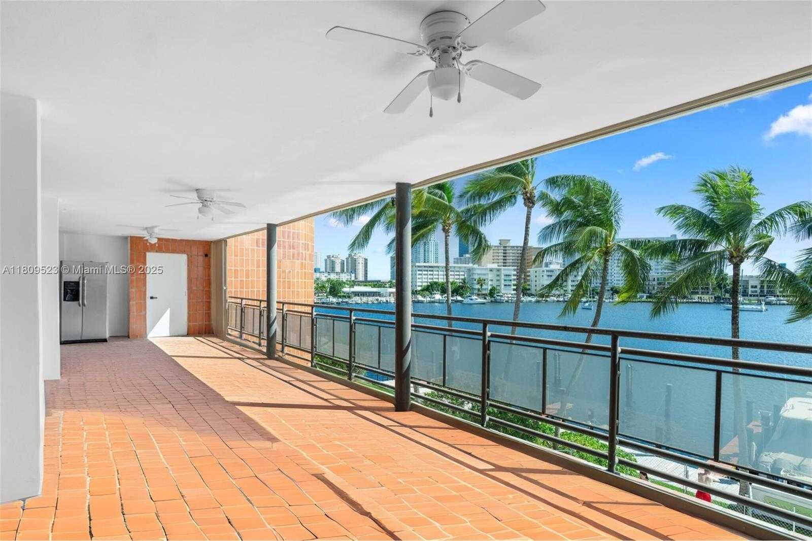Small Image of 2300 DIANA DR #302, Hallandale Beach Number 25