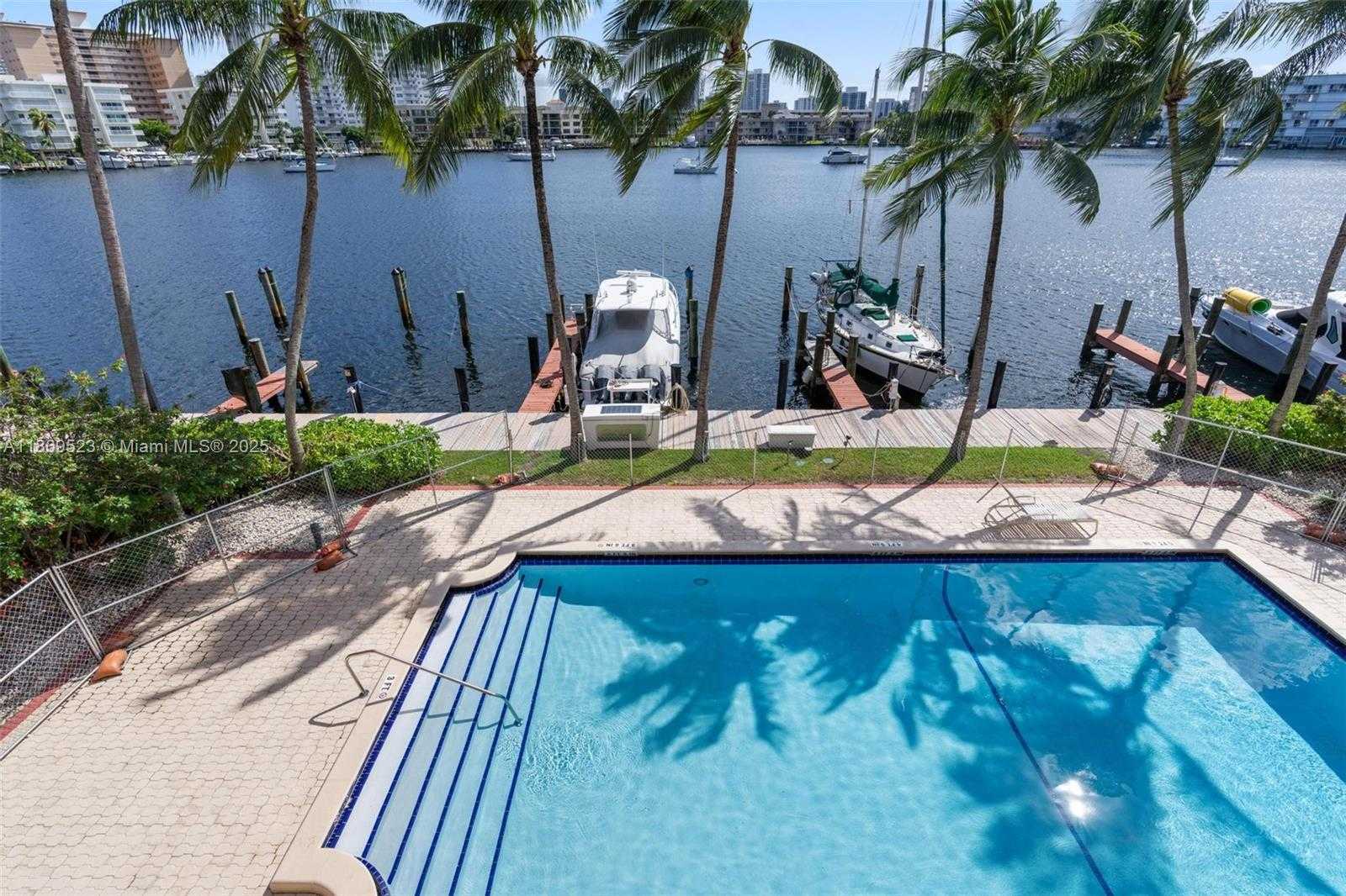 Small Image of 2300 DIANA DR #302, Hallandale Beach Number 28