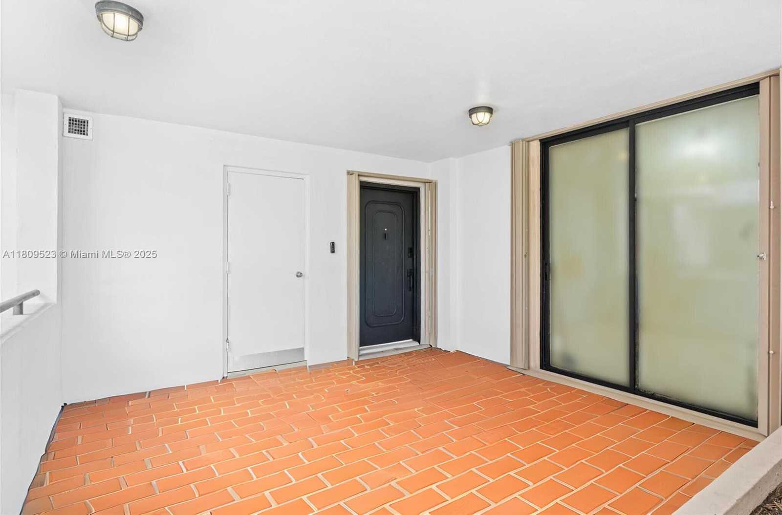Small Image of 2300 DIANA DR #302, Hallandale Beach Number 29