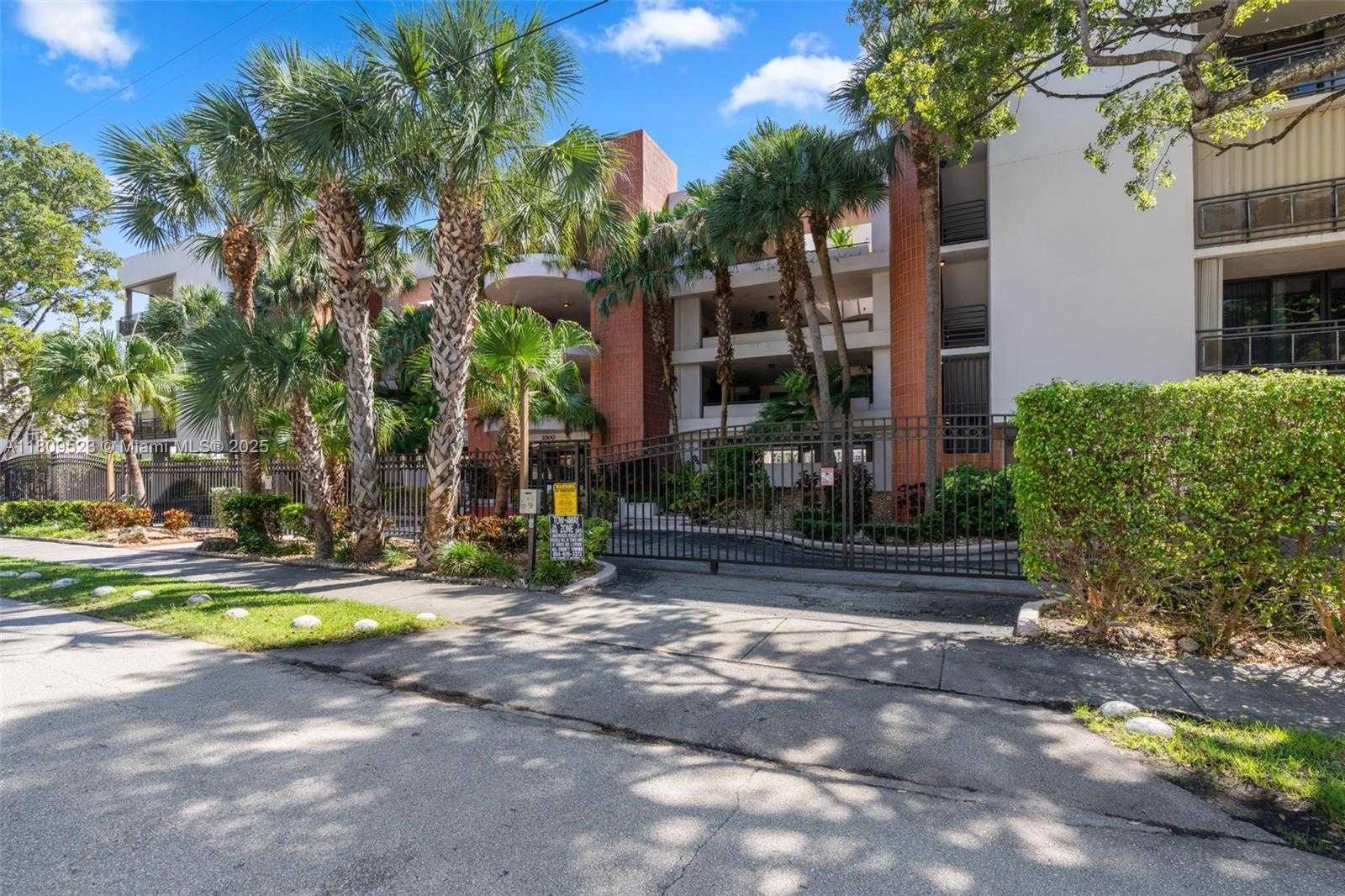 Small Image of 2300 DIANA DR #302, Hallandale Beach Number 32