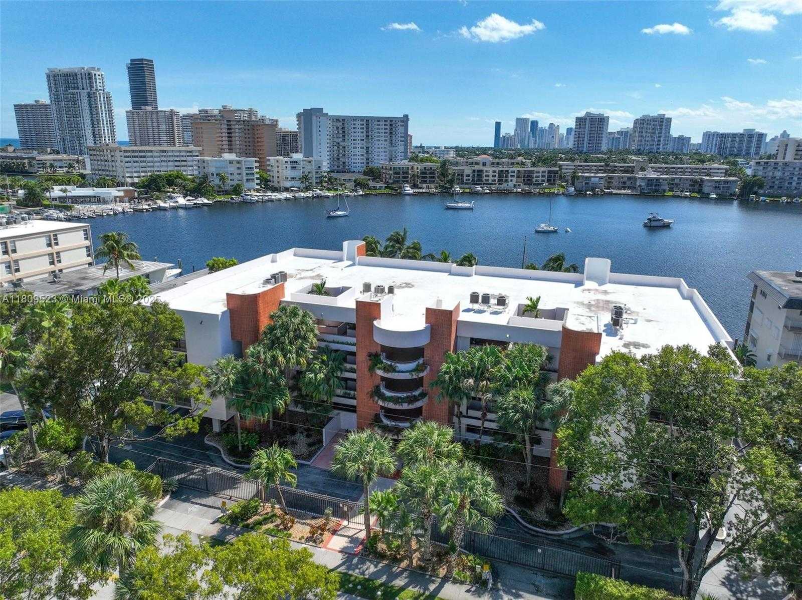 Small Image of 2300 DIANA DR #302, Hallandale Beach Number 33