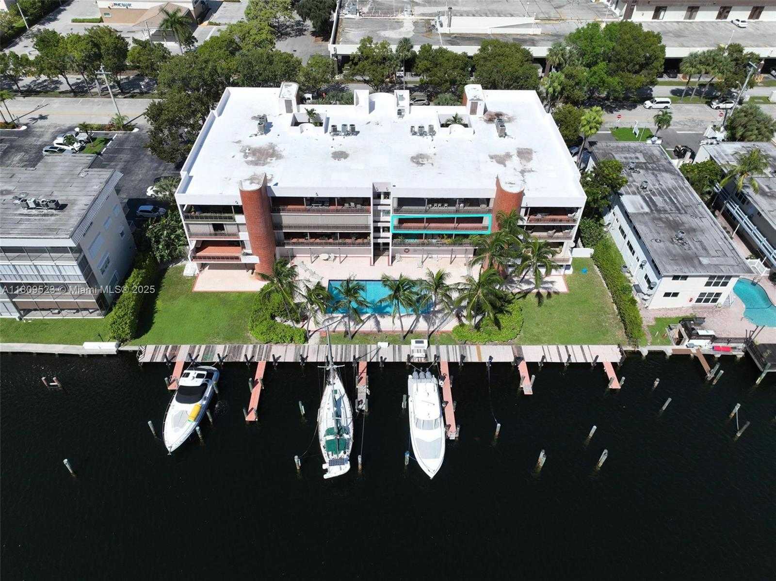 Small Image of 2300 DIANA DR #302, Hallandale Beach Number 39