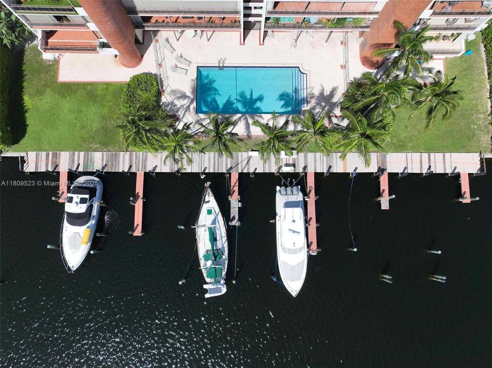 Small Image of 2300 DIANA DR #302, Hallandale Beach Number 40