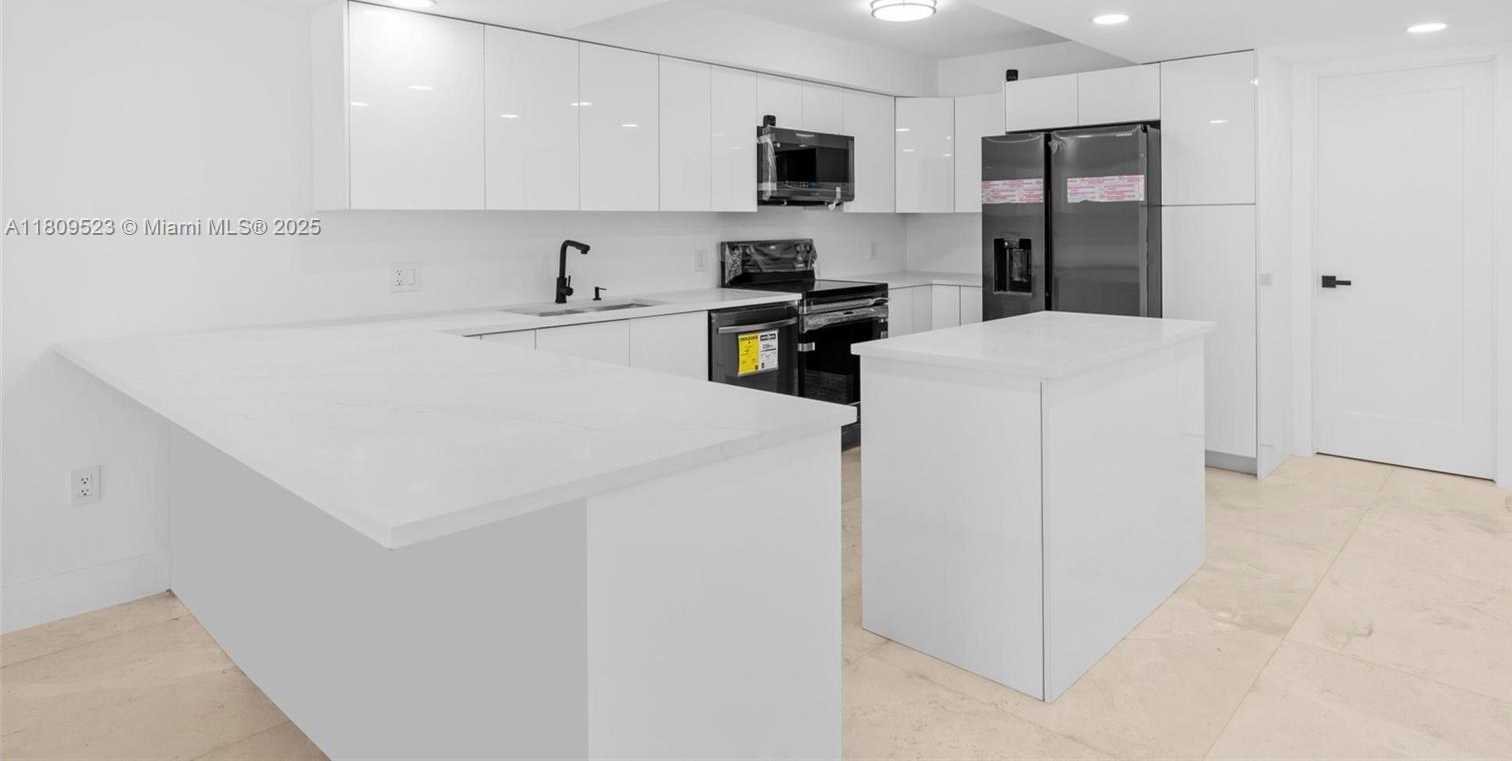 Small Image of 2300 DIANA DR #302, Hallandale Beach Number 6