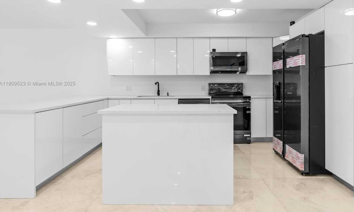 Small Image of 2300 DIANA DR #302, Hallandale Beach Number 7