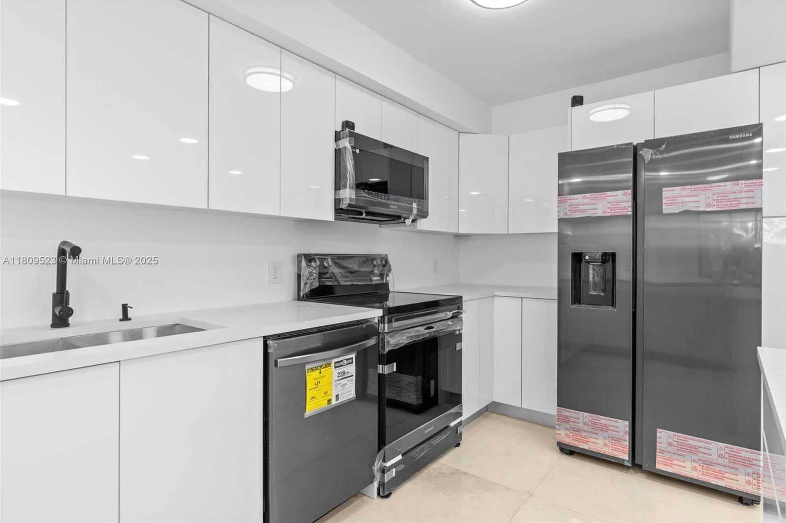 Small Image of 2300 DIANA DR #302, Hallandale Beach Number 8