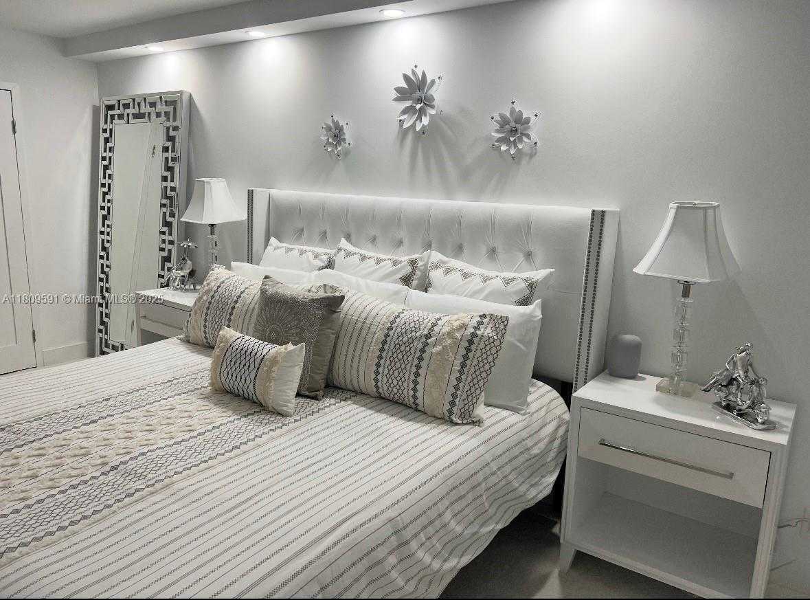 Small Image of 2017 SOUTH OCEAN DR #1510, Hallandale Beach Number 11