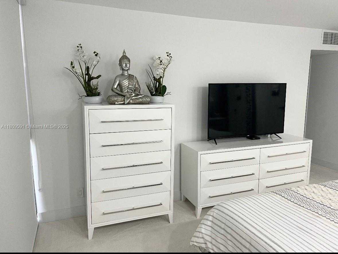 Small Image of 2017 SOUTH OCEAN DR #1510, Hallandale Beach Number 12