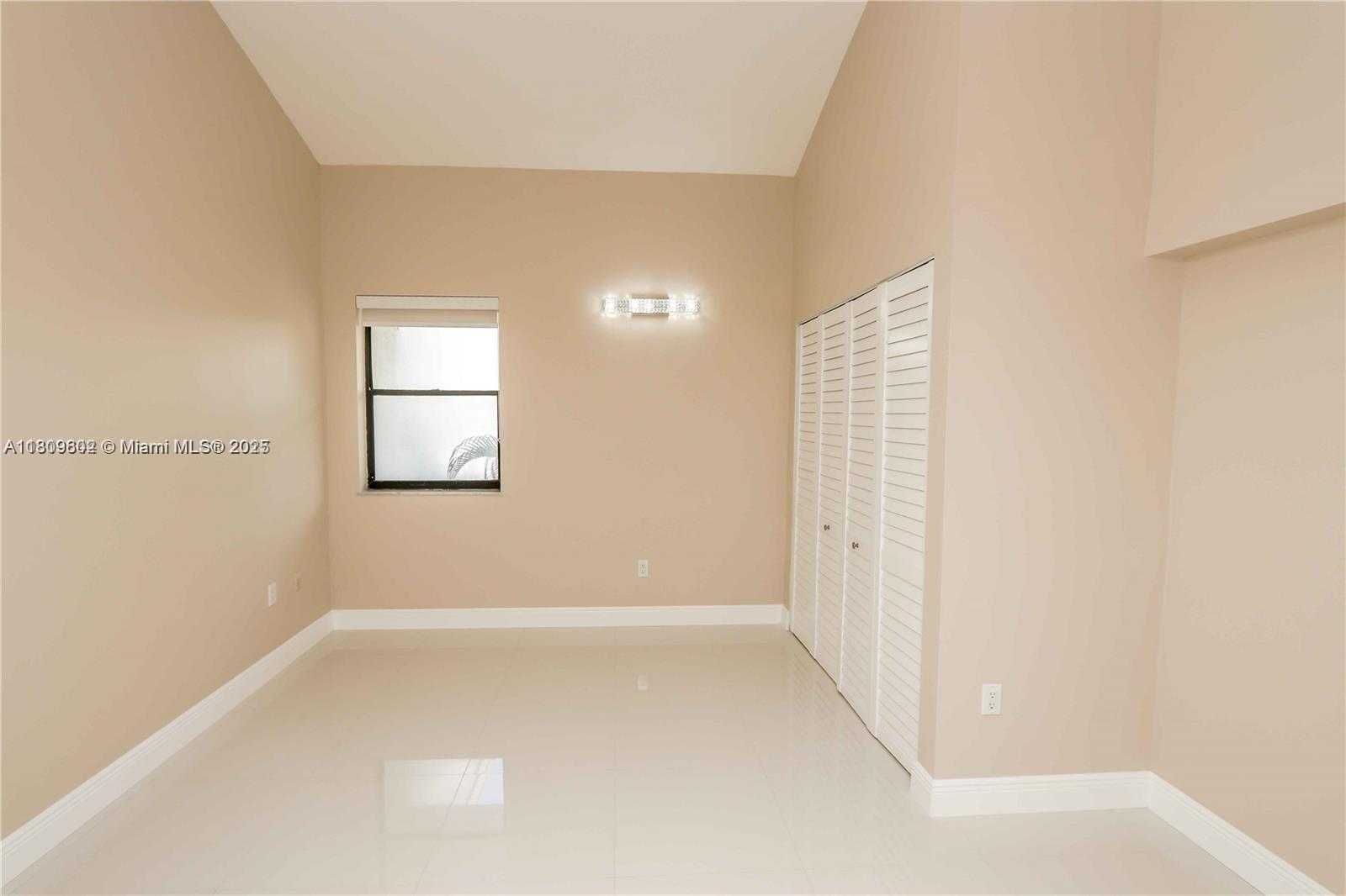 Small Image of Sunny Isles Beach Number 10