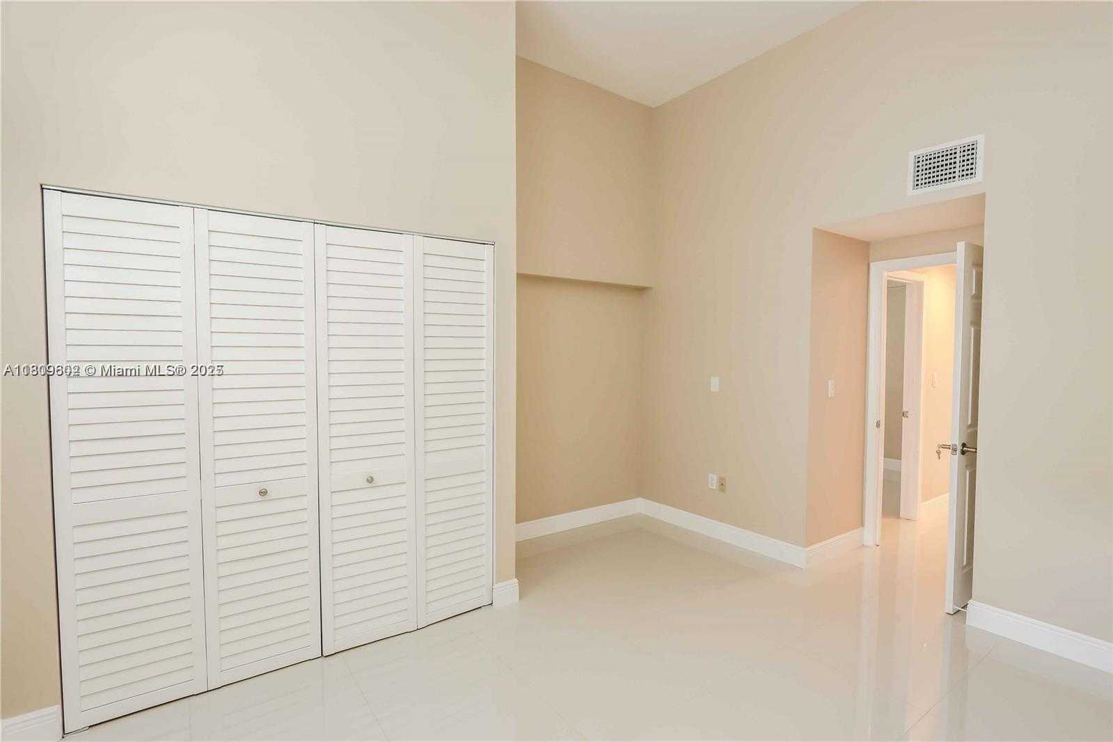 Small Image of Sunny Isles Beach Number 11