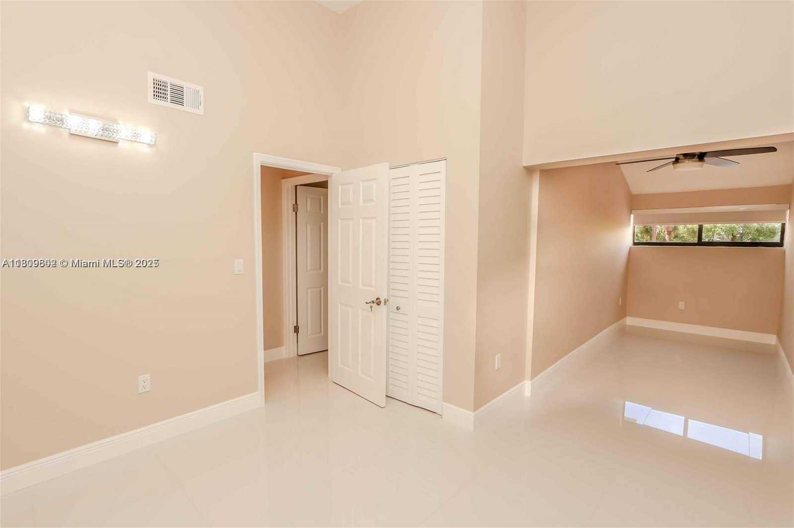 Small Image of Sunny Isles Beach Number 12
