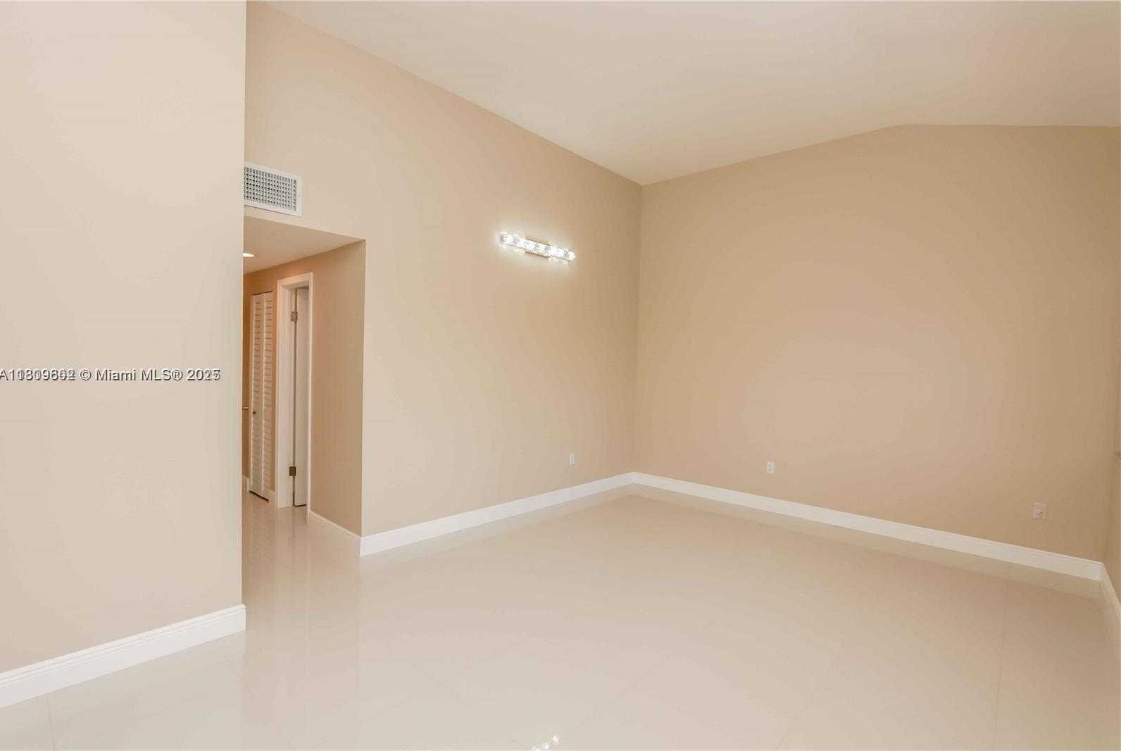 Small Image of Sunny Isles Beach Number 15