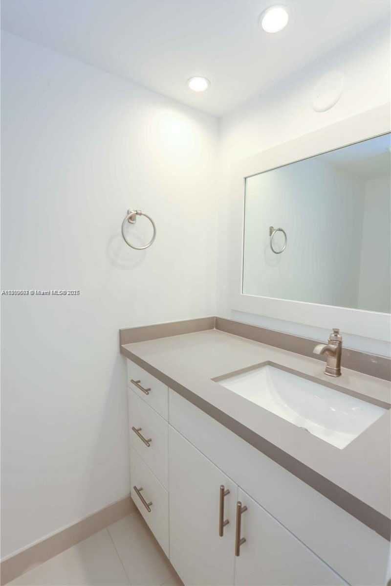 Small Image of Sunny Isles Beach Number 17