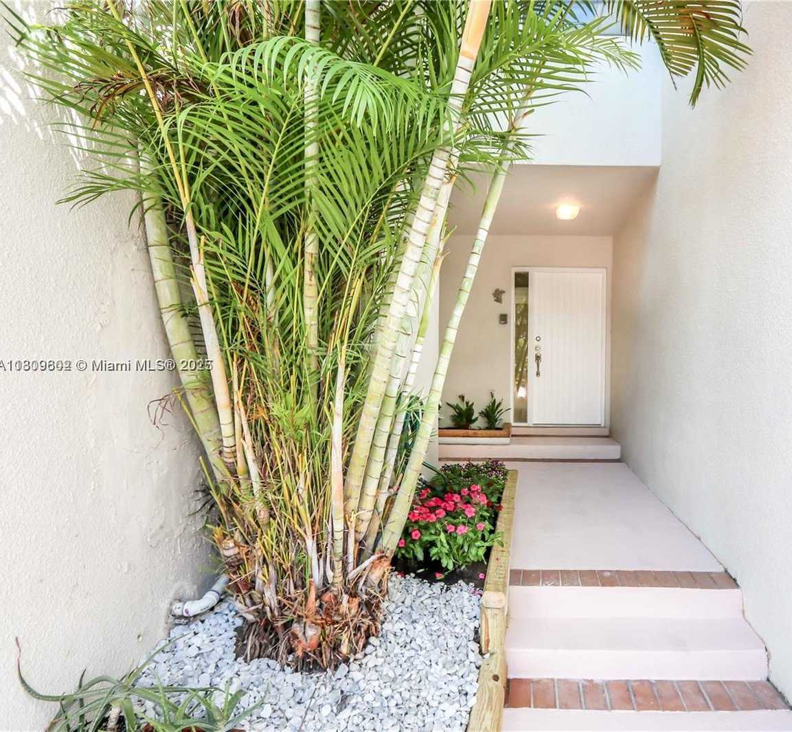 Small Image of Sunny Isles Beach Number 20