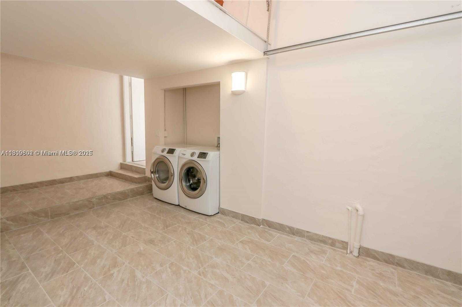 Small Image of Sunny Isles Beach Number 22