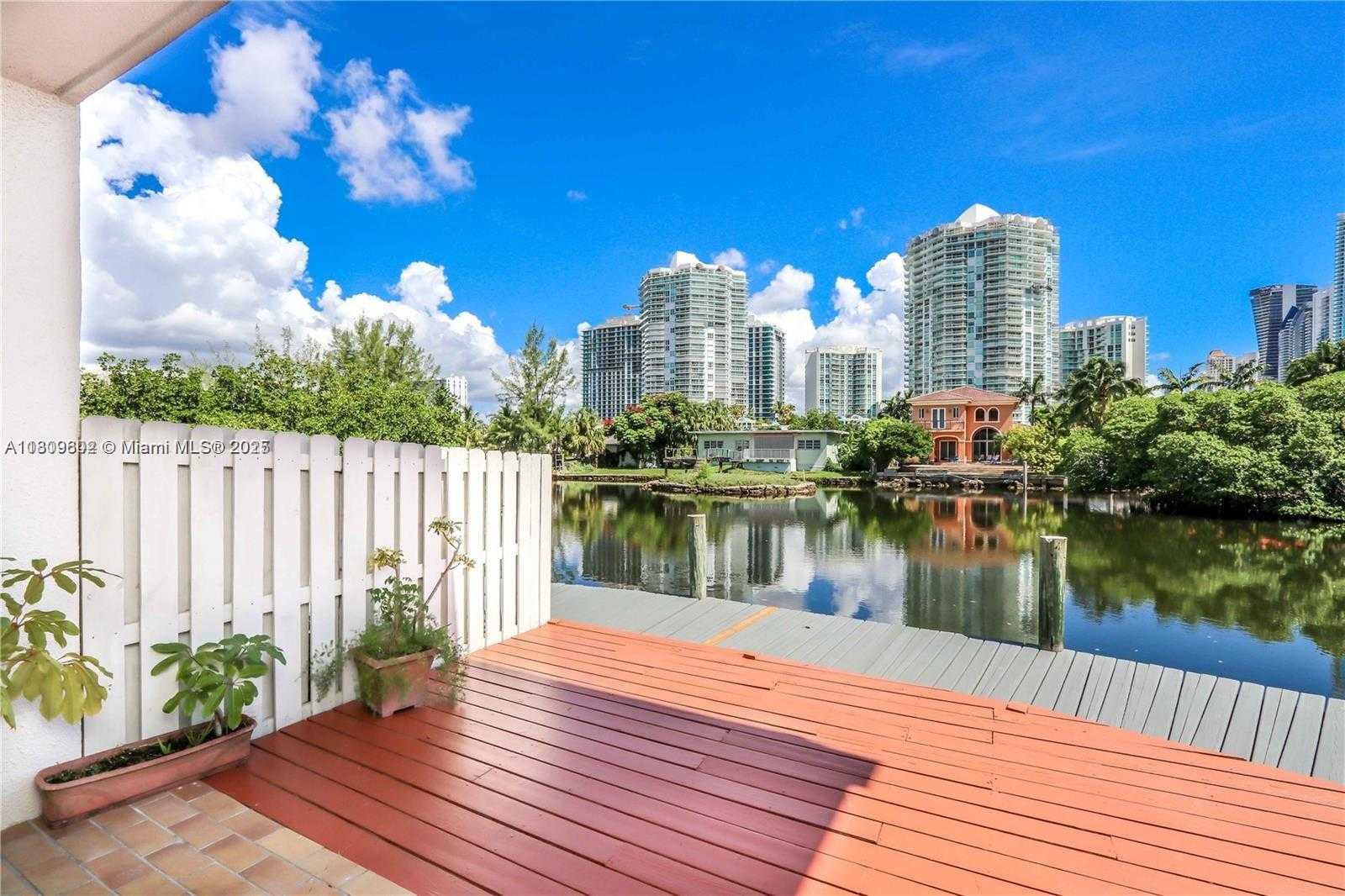 Small Image of Sunny Isles Beach Number 23