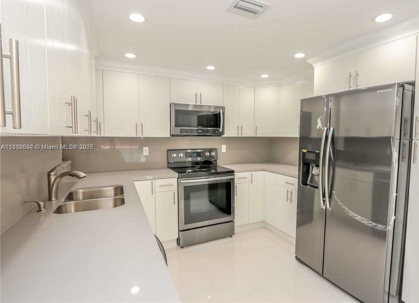 Small Image of Sunny Isles Beach Number 4
