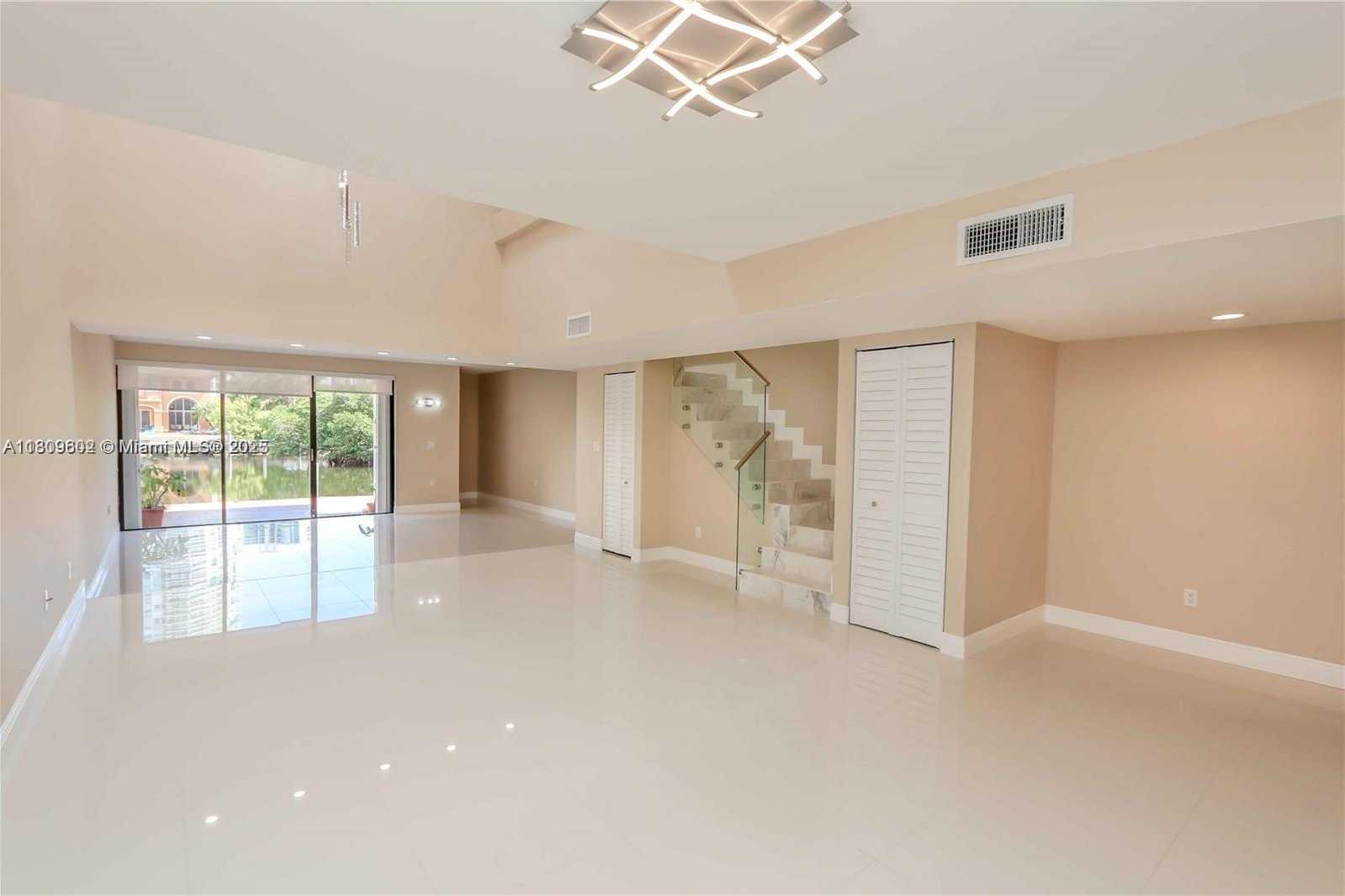 Small Image of Sunny Isles Beach Number 7