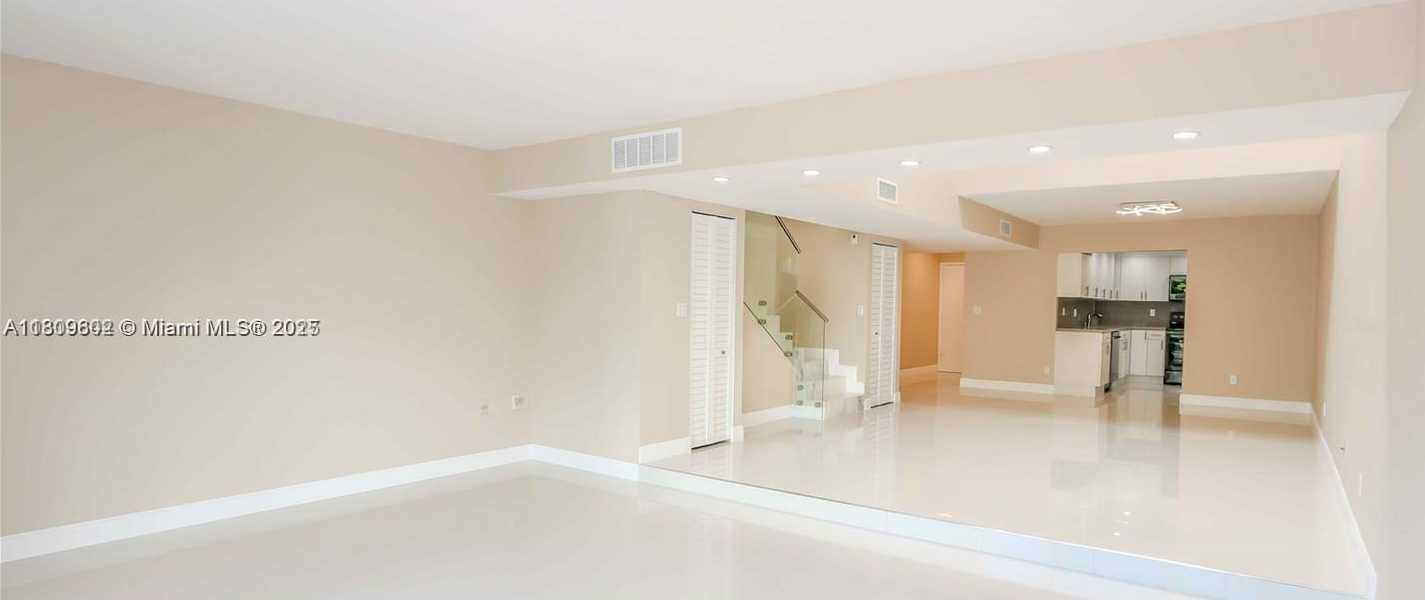 Small Image of Sunny Isles Beach Number 9