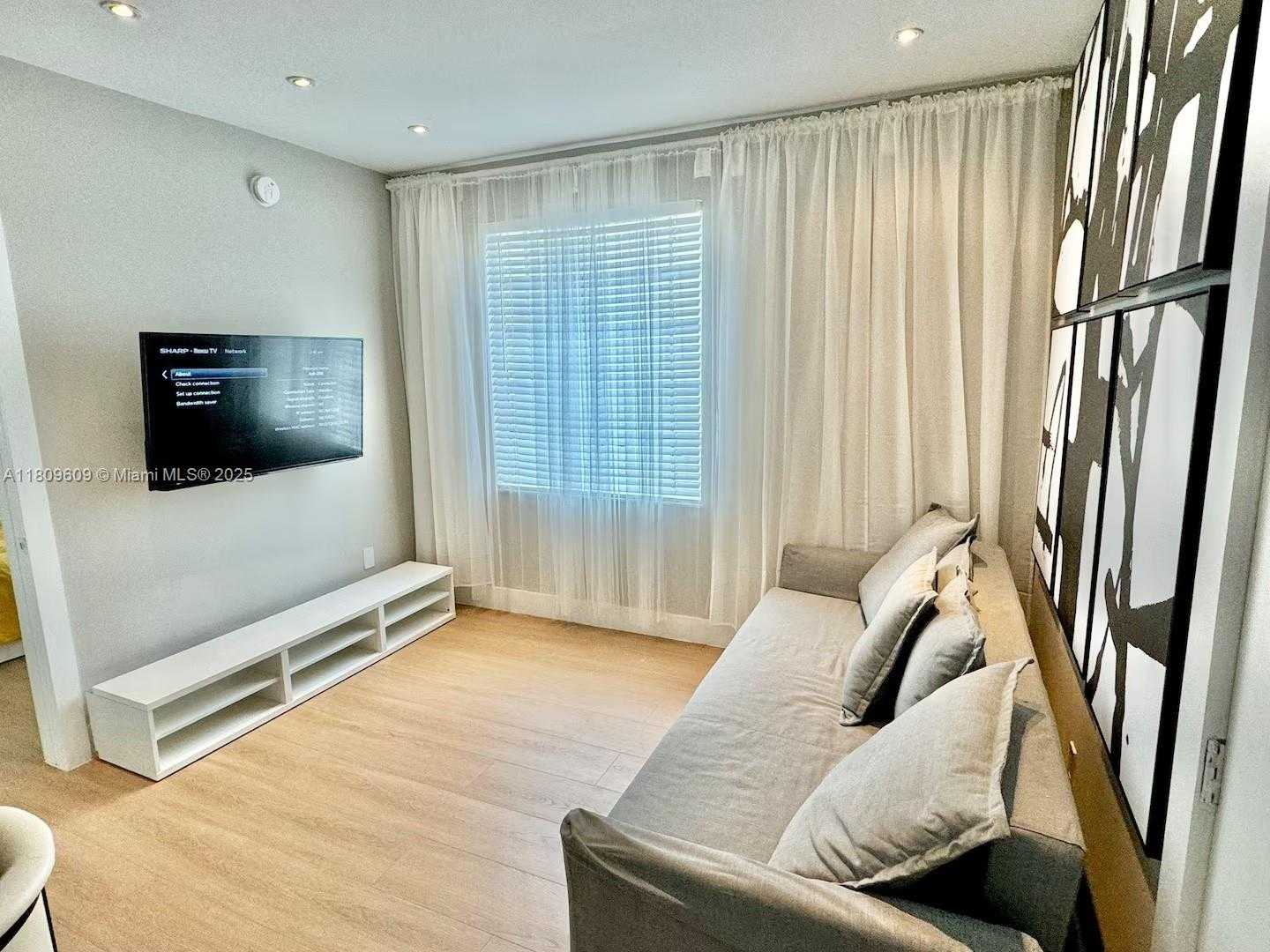 Small Image of 750 COLLINS AVE #206, Miami Beach Number 3