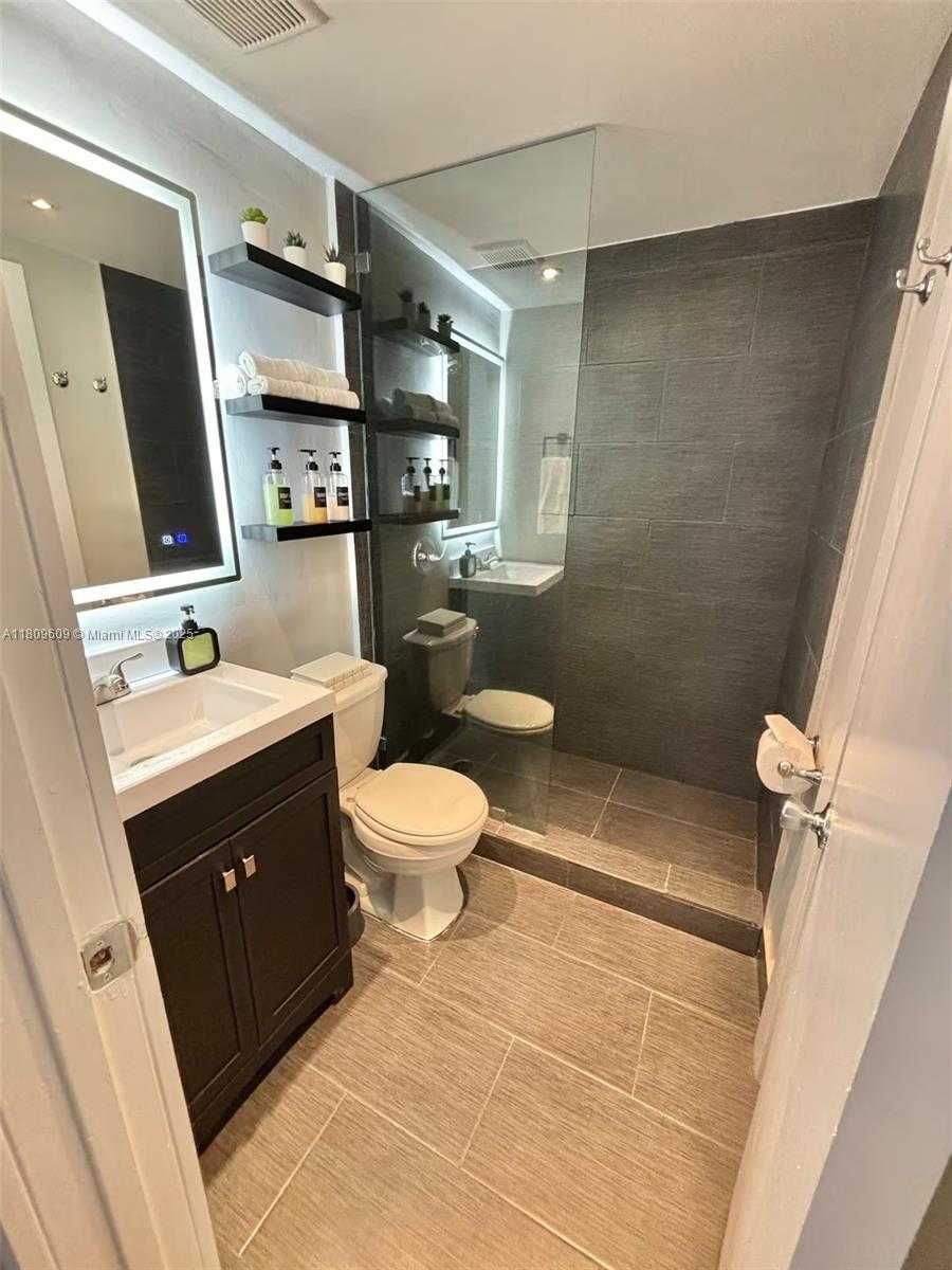Small Image of 750 COLLINS AVE #206, Miami Beach Number 6