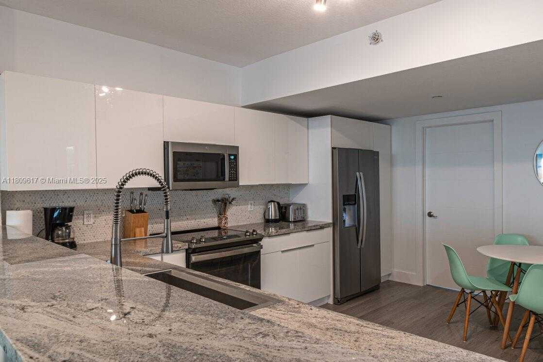 Small Image of 17050 NORTH BAY RD #401, Sunny Isles Beach Number 10