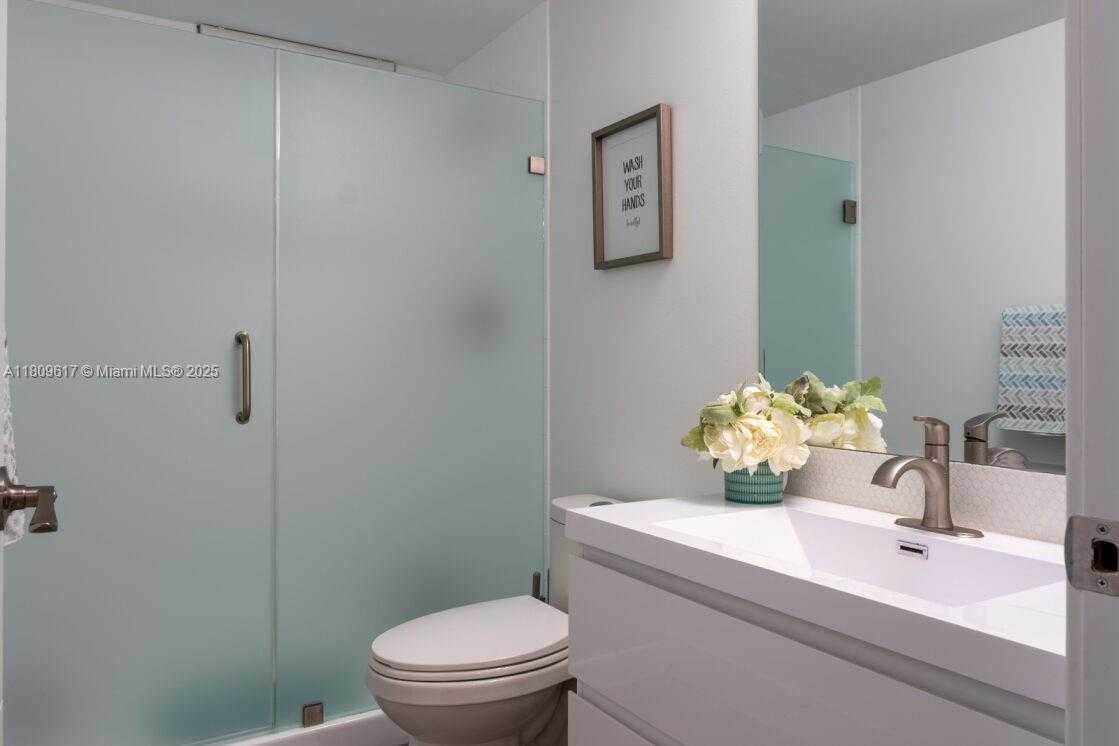 Small Image of 17050 NORTH BAY RD #401, Sunny Isles Beach Number 19